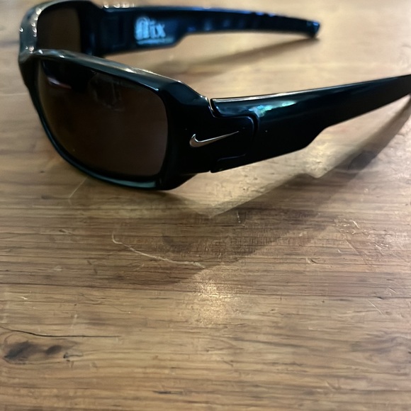 Nike Womens Sport Sunglasses - Picture 2 of 6